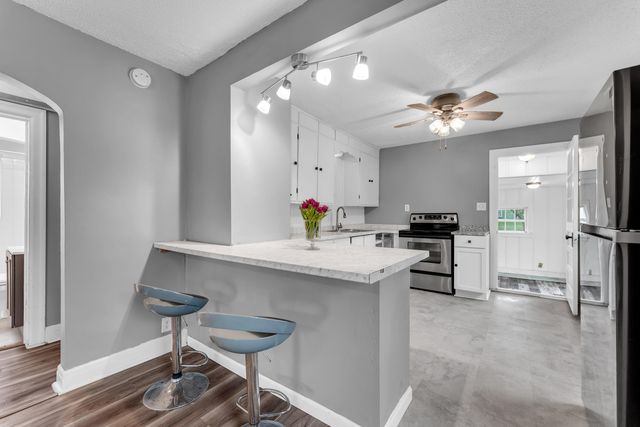 2151 N Rogers Avenue, Springfield, MO 65803