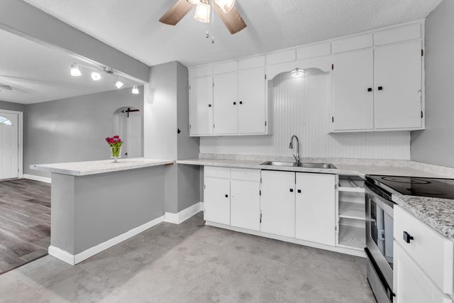 2151 N Rogers Avenue, Springfield, MO 65803