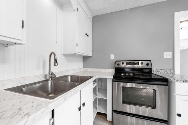 2151 N Rogers Avenue, Springfield, MO 65803