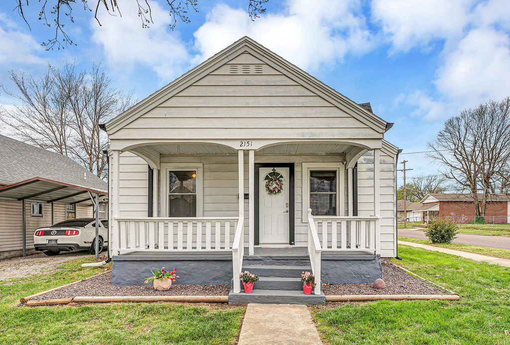 2151 N Rogers Avenue, Springfield, MO 65803