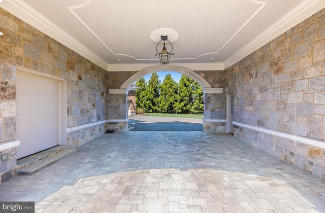 22577 CREIGHTON FARMS DR, Leesburg, VA 20175