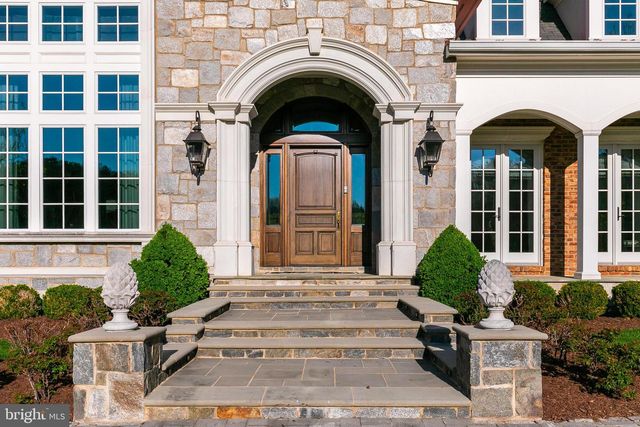 22577 CREIGHTON FARMS DR, Leesburg, VA 20175