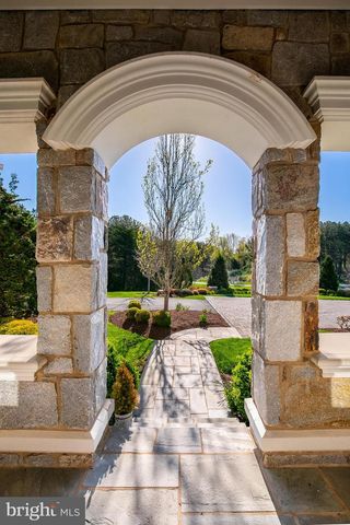 22577 CREIGHTON FARMS DR, Leesburg, VA 20175