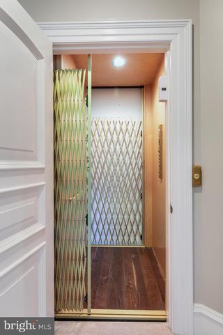 22577 CREIGHTON FARMS DR, Leesburg, VA 20175