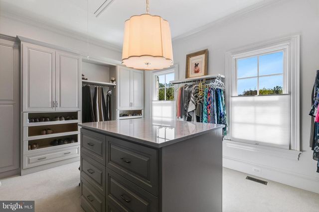 22577 CREIGHTON FARMS DR, Leesburg, VA 20175