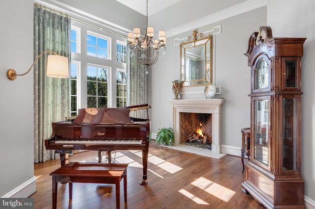 22577 CREIGHTON FARMS DR, Leesburg, VA 20175