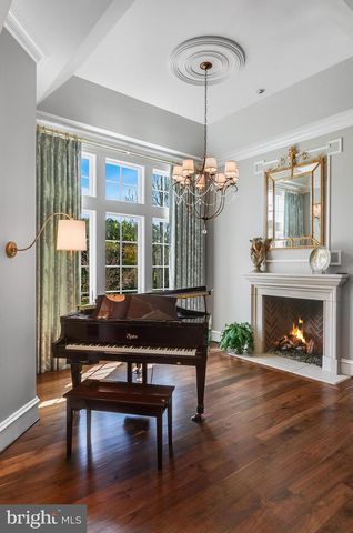 22577 CREIGHTON FARMS DR, Leesburg, VA 20175