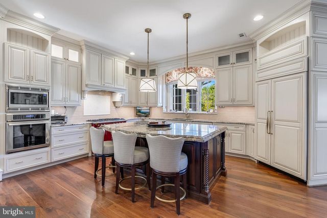 22577 CREIGHTON FARMS DR, Leesburg, VA 20175