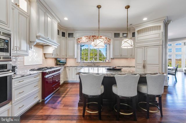 22577 CREIGHTON FARMS DR, Leesburg, VA 20175