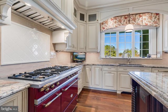 22577 CREIGHTON FARMS DR, Leesburg, VA 20175