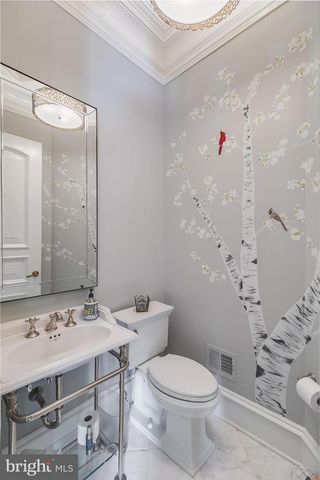 22577 CREIGHTON FARMS DR, Leesburg, VA 20175