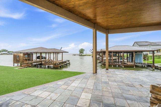 295 Bayview Lane, Livingston, TX 77351