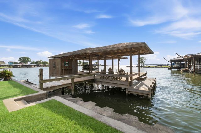 295 Bayview Lane, Livingston, TX 77351