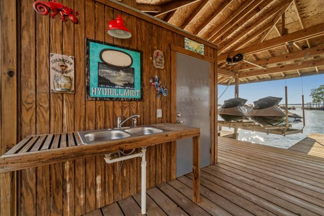 295 Bayview Lane, Livingston, TX 77351