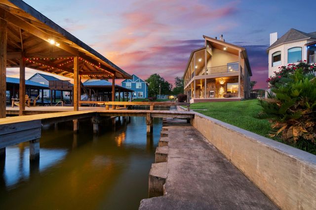 295 Bayview Lane, Livingston, TX 77351