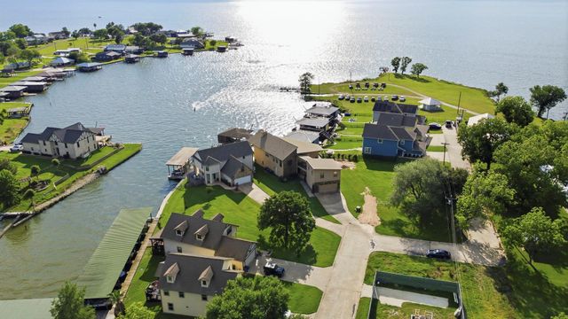 295 Bayview Lane, Livingston, TX 77351