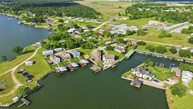295 Bayview Lane, Livingston, TX 77351