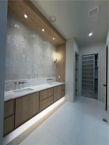 8976 Ginger Street, Lenexa, KS 66227