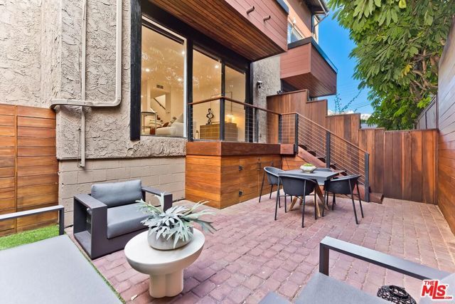 1427 S Bentley Avenue C, Los Angeles, CA 90025