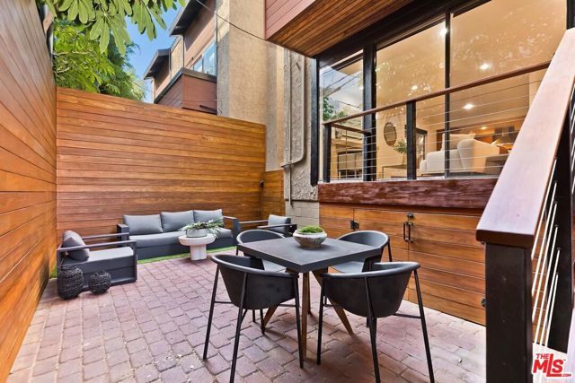 1427 S Bentley Avenue C, Los Angeles, CA 90025