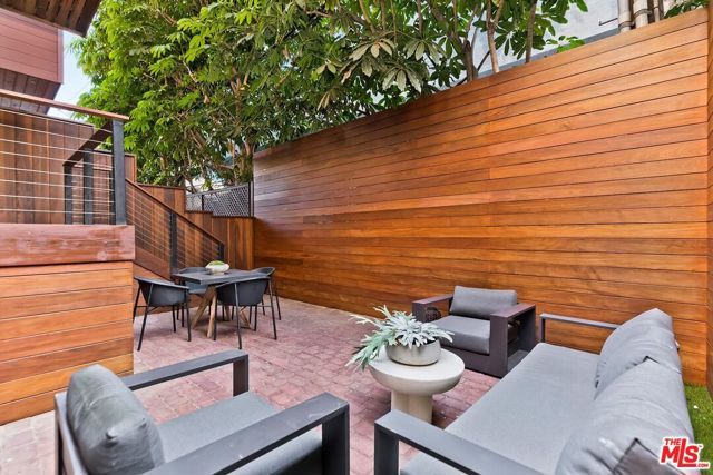 1427 S Bentley Avenue C, Los Angeles, CA 90025