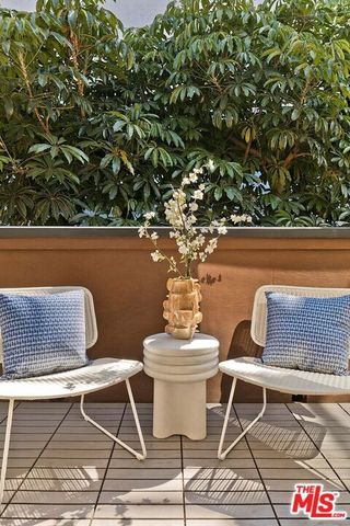 1427 S Bentley Avenue C, Los Angeles, CA 90025