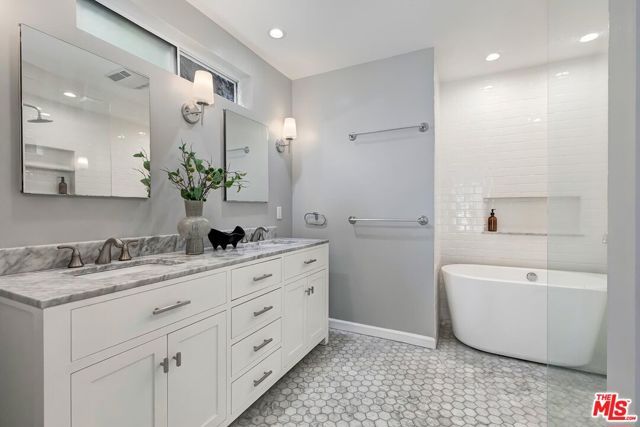 1427 S Bentley Avenue C, Los Angeles, CA 90025