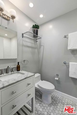 1427 S Bentley Avenue C, Los Angeles, CA 90025