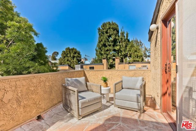 1427 S Bentley Avenue C, Los Angeles, CA 90025