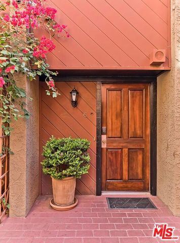 1427 S Bentley Avenue C, Los Angeles, CA 90025