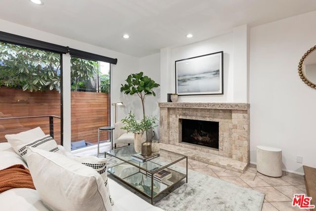 1427 S Bentley Avenue C, Los Angeles, CA 90025