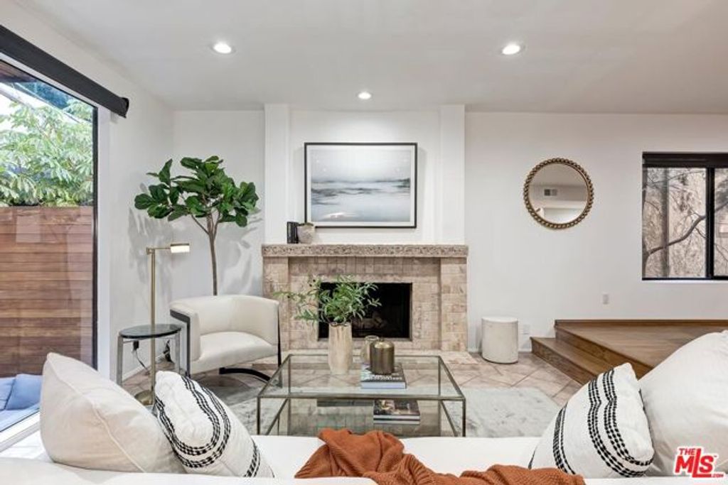 1427 S Bentley Avenue C, Los Angeles, CA 90025