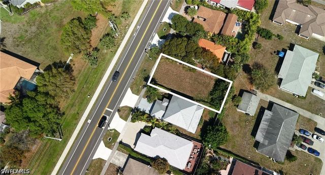 686 111th AVE N, Naples, FL 34108