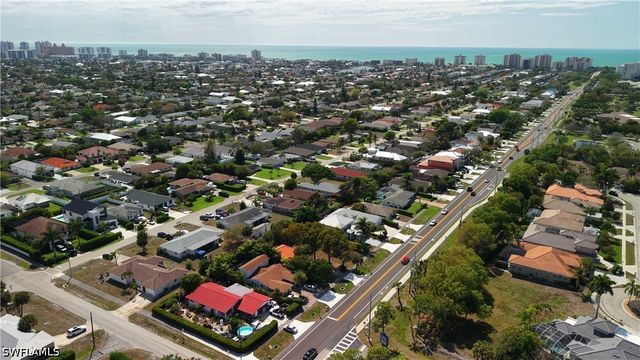 686 111th AVE N, Naples, FL 34108