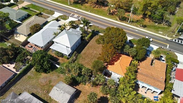 686 111th AVE N, Naples, FL 34108