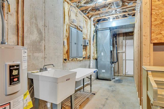 141 Chestnut Creek DR, Hardy, VA 24101