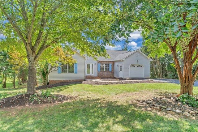 141 Chestnut Creek DR, Hardy, VA 24101