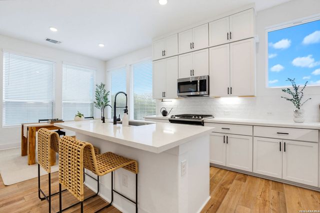 8851 Oakland Rd Unit 9, San Antonio, TX 78240