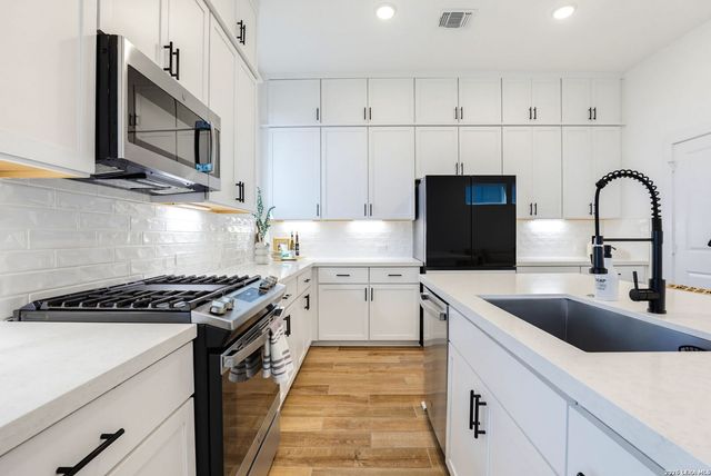 8851 Oakland Rd Unit 9, San Antonio, TX 78240