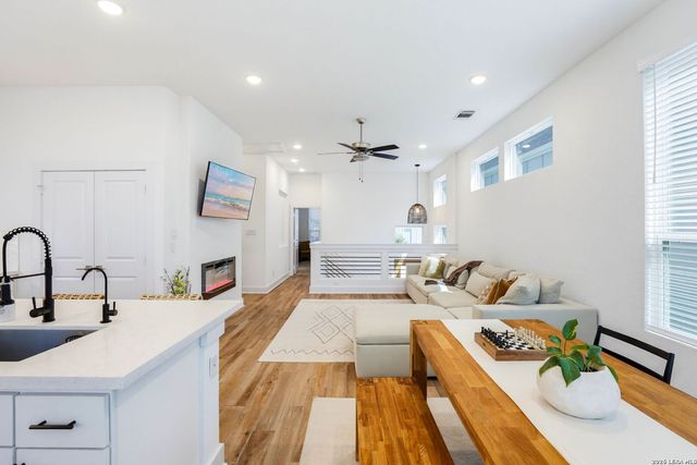 8851 Oakland Rd Unit 9, San Antonio, TX 78240