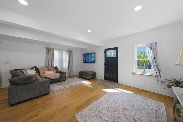4636 Custer Avenue, Brookfield, IL 60513