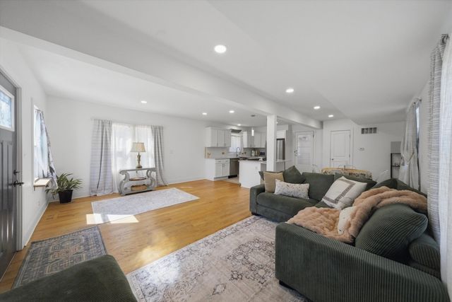 4636 Custer Avenue, Brookfield, IL 60513