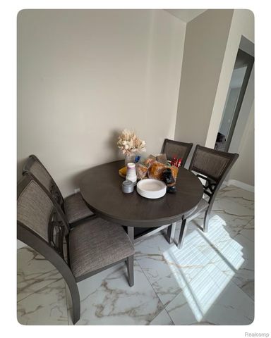 6431 CENTRALIA Street, Dearborn Heights, MI 48127