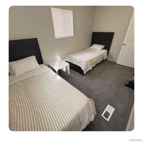 6431 CENTRALIA Street, Dearborn Heights, MI 48127