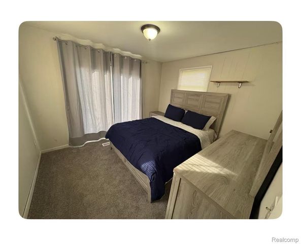 6431 CENTRALIA Street, Dearborn Heights, MI 48127