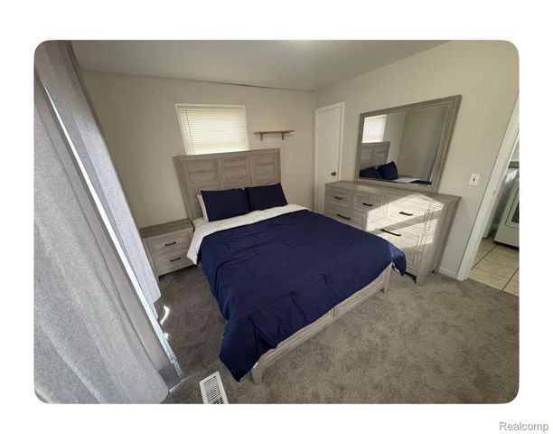 6431 CENTRALIA Street, Dearborn Heights, MI 48127