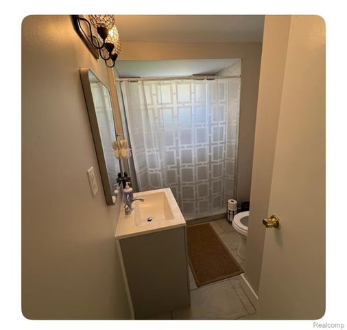 6431 CENTRALIA Street, Dearborn Heights, MI 48127