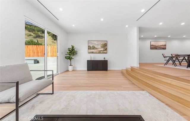 8369 Vine Valley, Los Angeles, CA 91352