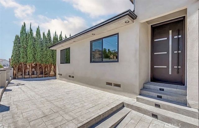 8369 Vine Valley, Los Angeles, CA 91352