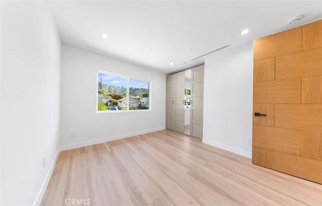 8369 Vine Valley, Los Angeles, CA 91352